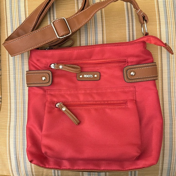 Fun Roots nylon shoulder crossbody bag with generous pockets. - Picture 1 of 10